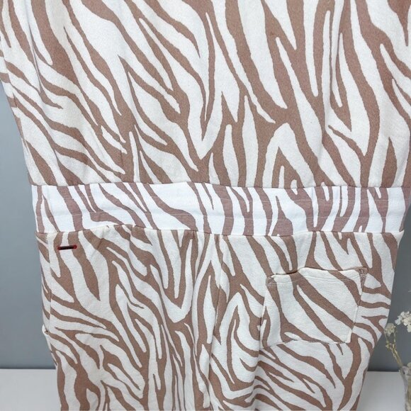 n:philanthropy Royce Romper in Tropical Abstract Taupe - Picture 5 of 5